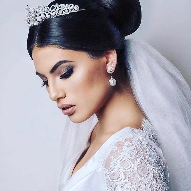 Beautiful bride #withflayr #hairandmakeup #hairandmakeupartist #makeupartist #hmua #mua #makeupartist #mobilehairstylist #mobilemakeupartist #hairstylist #bridal #bridalhair #bridalmakeup #beauty #eyes #eyeshadow #lipstick #amanda_a #hudabeauty #fashion #love #photooftheday #melbournemakeupartist #melbournemua #makeupaddict