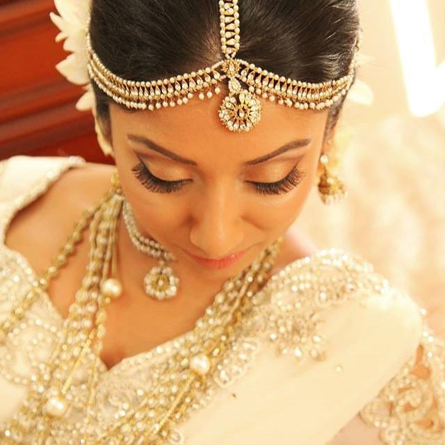 Perfection #withflayr #srilankanbride #bride #hmua #hairstylist #hairstyles #makeup #makeupartist #bridalmakeup #bridalhair #hairandmakeupartist #beauty #lashes #eyeshadow #mua #indy_m #bridal